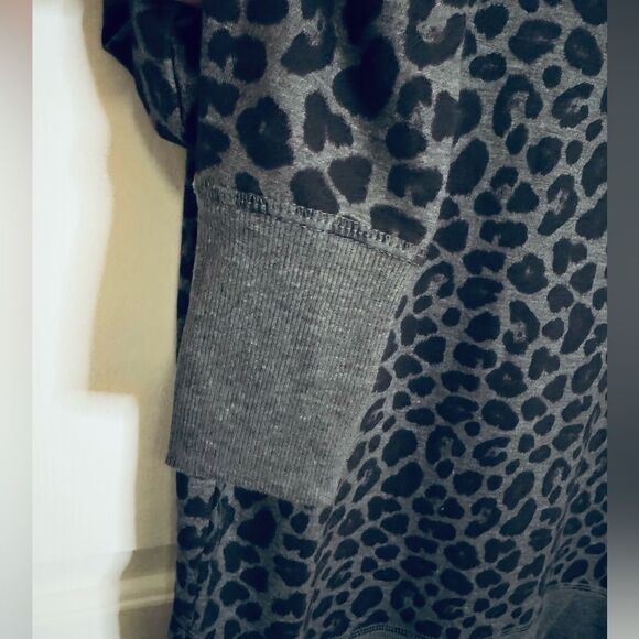AVIA NWT black & gray leopard print longsleeve size small - Picture 3 of 8